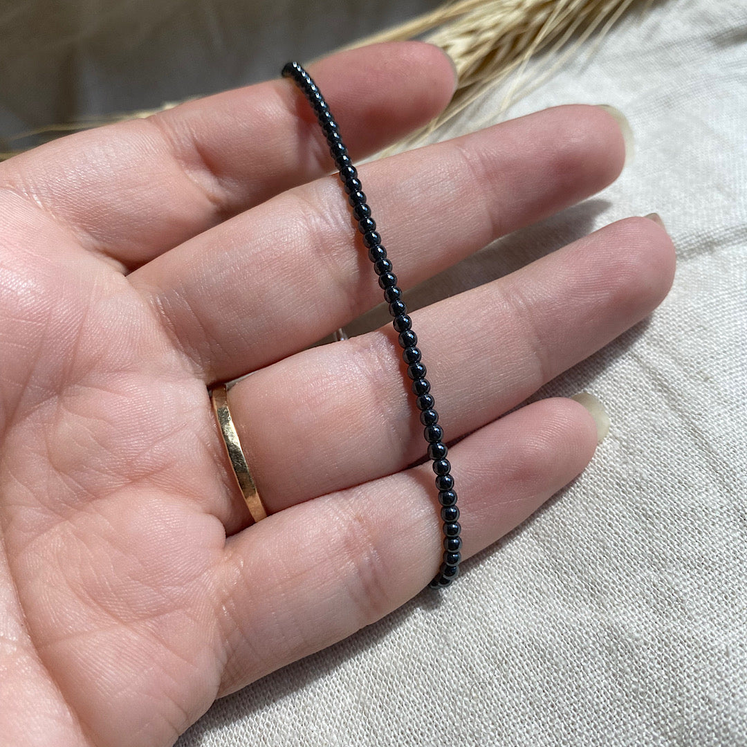 Gemstone beaded bracelet - Hematite NM47