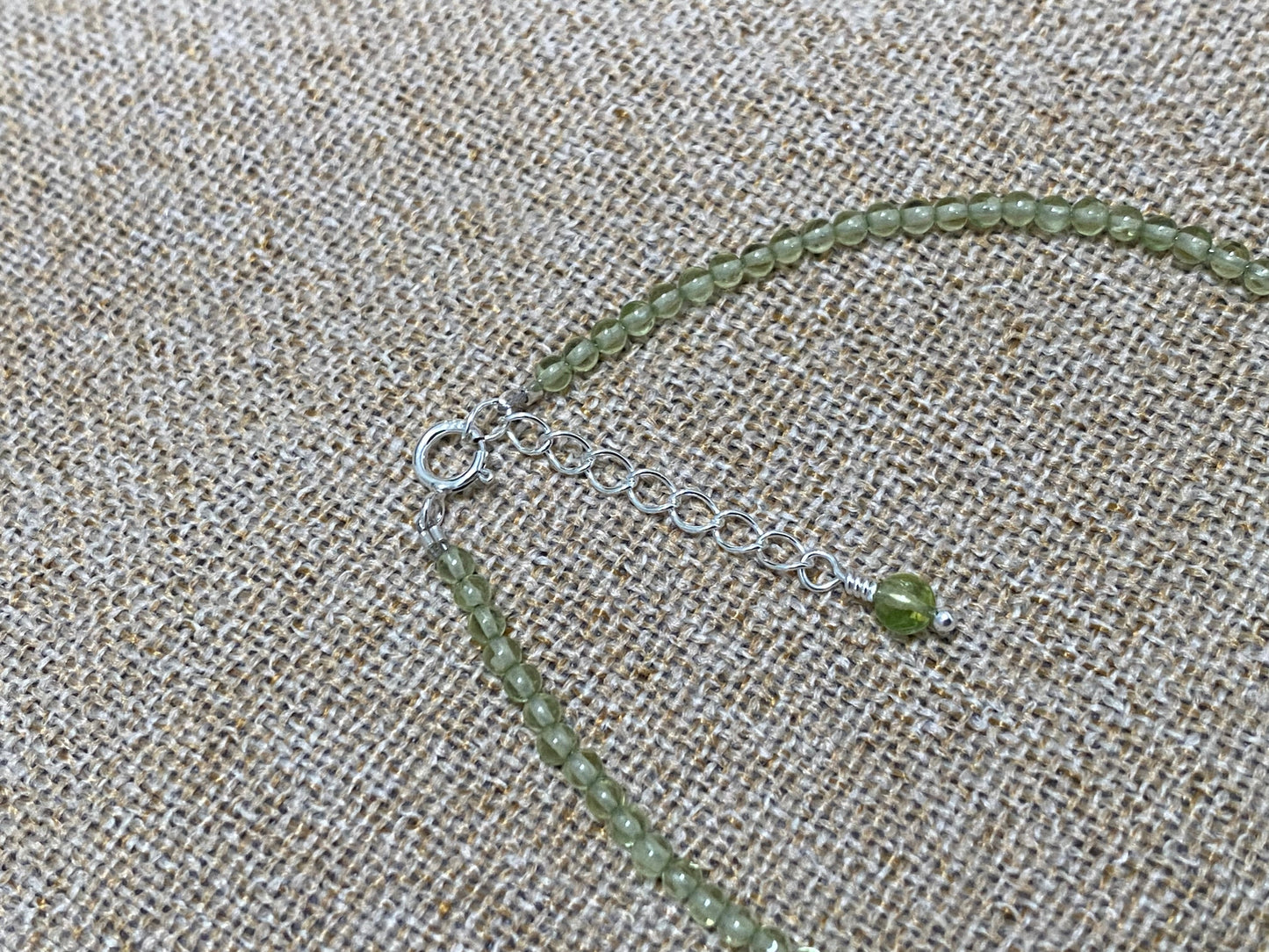 Gemstone beaded bracelet - Peridot - August Birthstone NM47