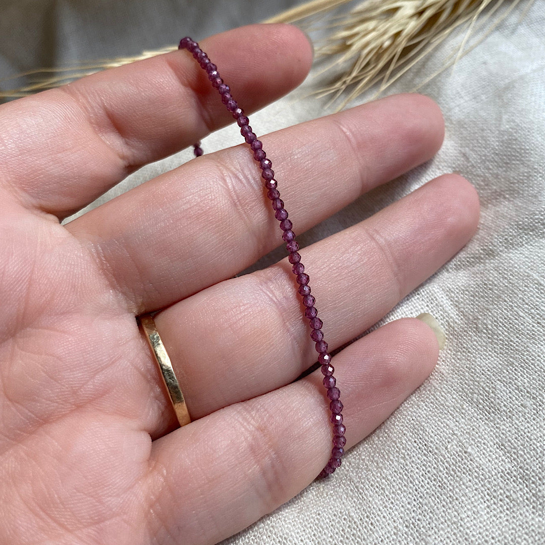 Gemstone beaded bracelet - Garnet - January birthstone NM47