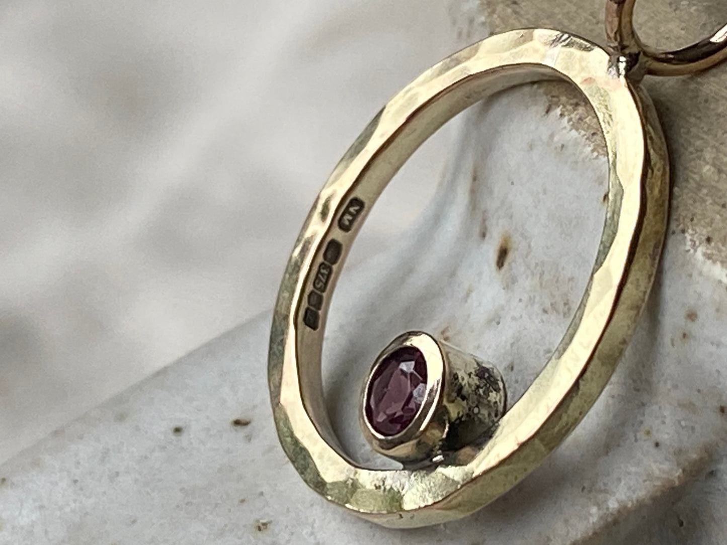 New - Solid 9ct Yellow Gold and Rhodilite Garnet sparkle necklace NM47