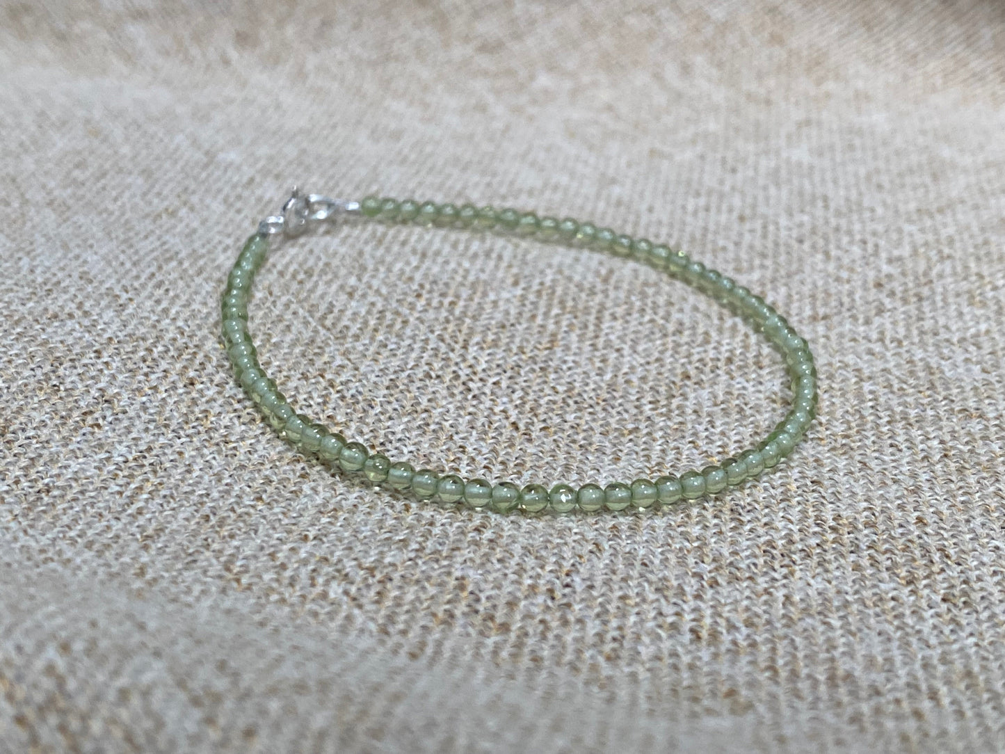Gemstone beaded bracelet - Peridot - August Birthstone NM47