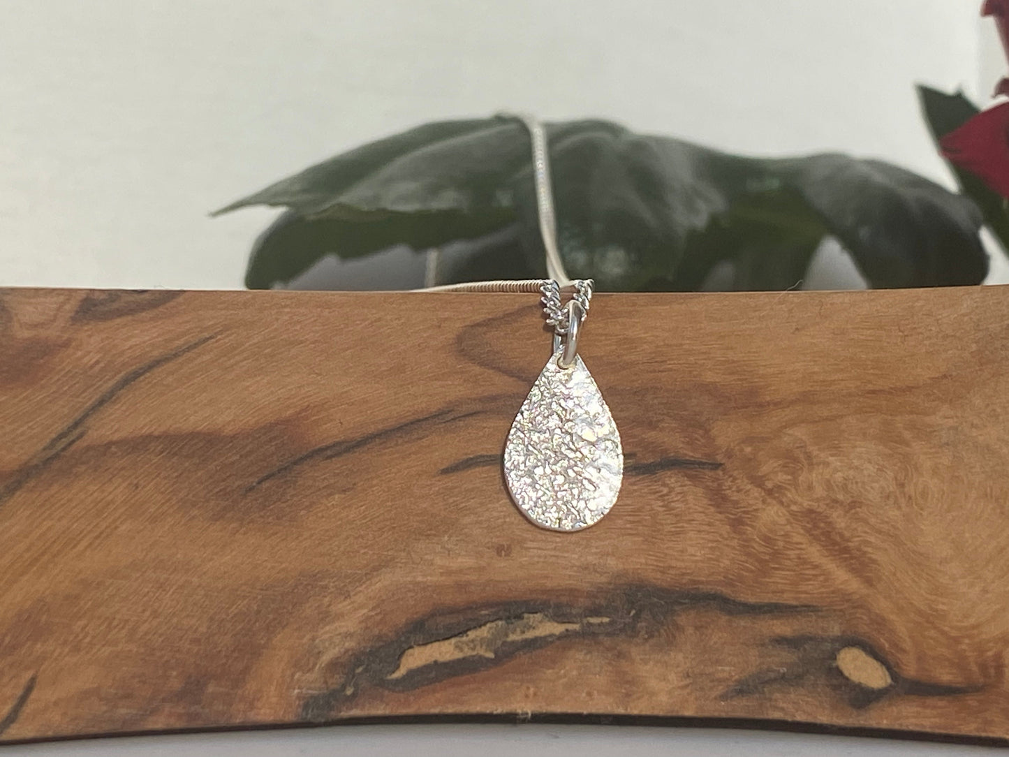 Reticulated silver drop necklace NM47