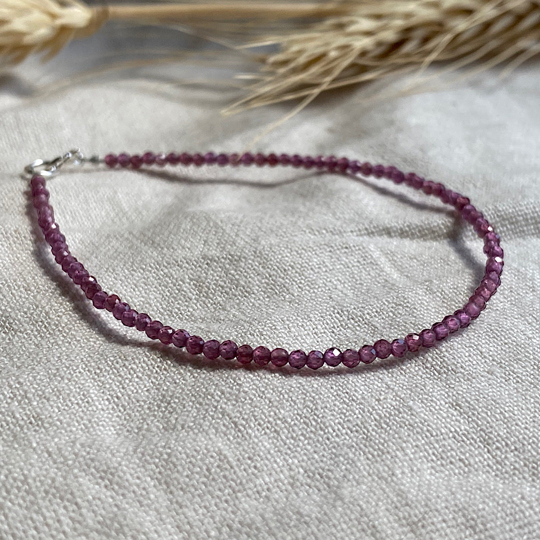 Gemstone beaded bracelet - Garnet - January birthstone NM47