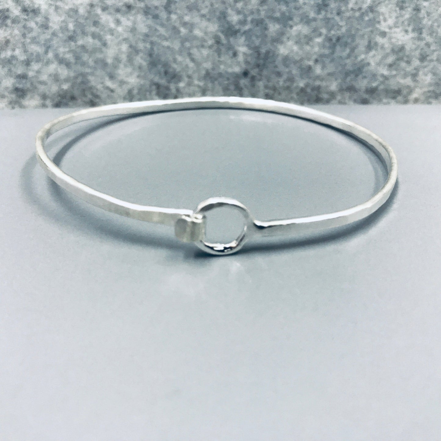 Sterling silver Oval shaped bangle with O clasp NM47