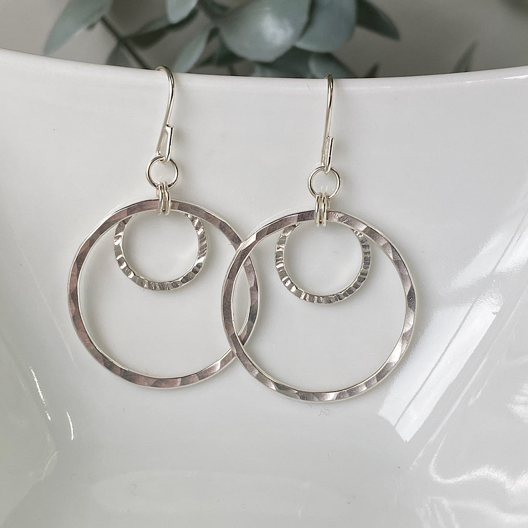 Double hammered circle drop earrings NM47