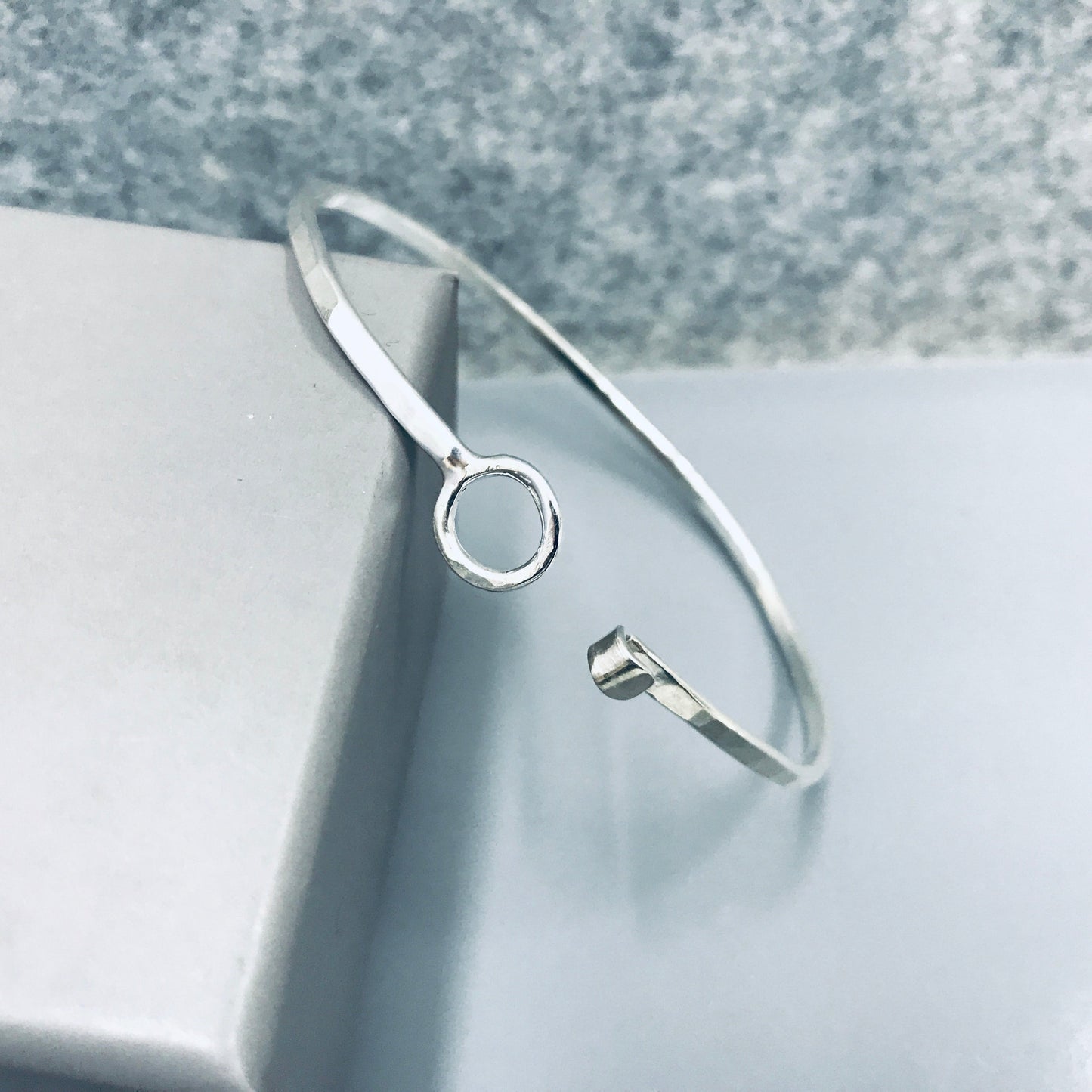 Sterling silver Oval shaped bangle with O clasp NM47