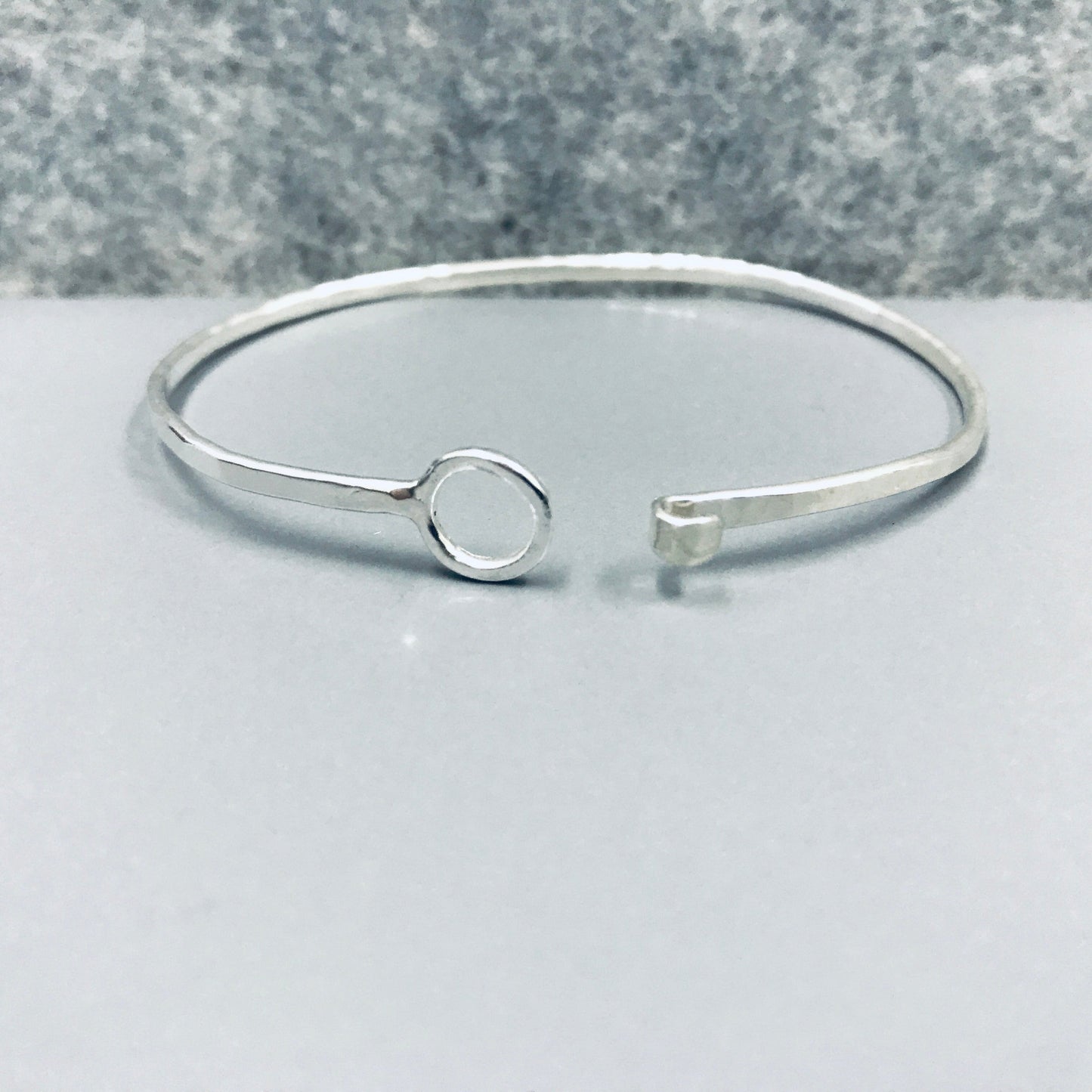 Sterling silver Oval shaped bangle with O clasp NM47
