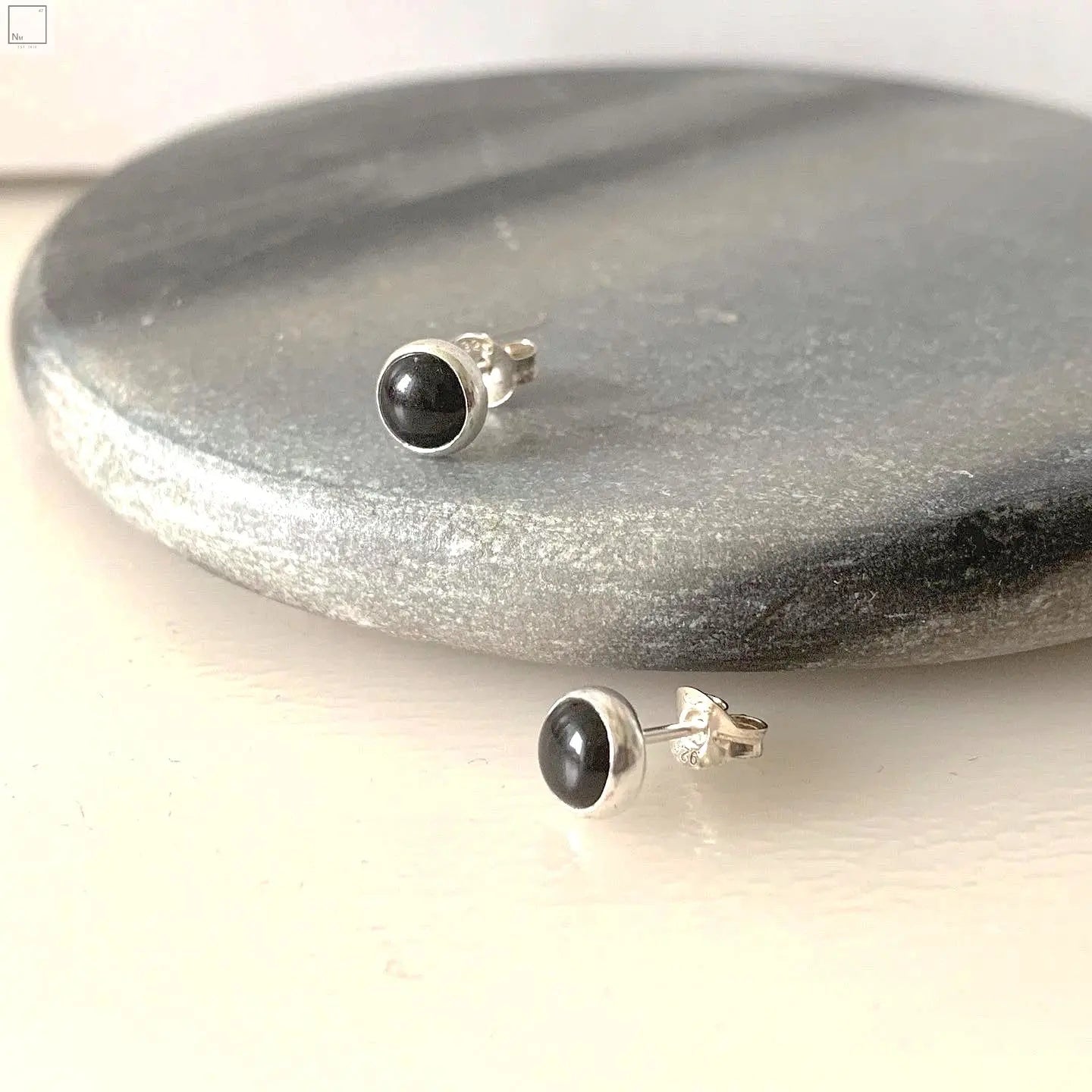 Black onyx stud earrings NM47