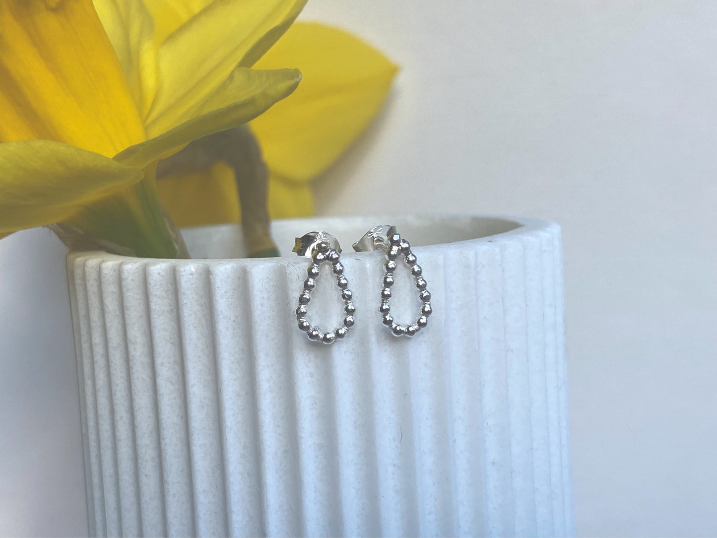Beaded silver studs - Drop shape NM47