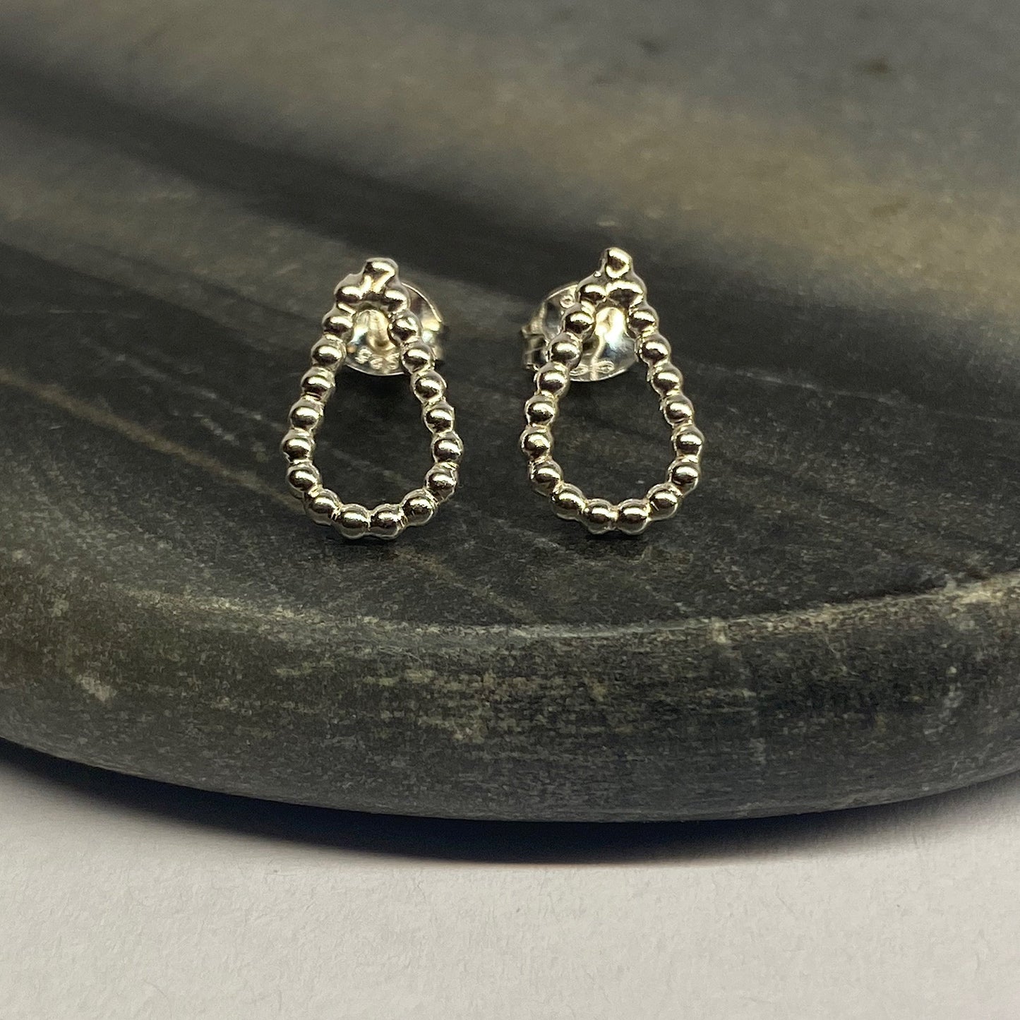 Beaded silver studs - Drop shape NM47