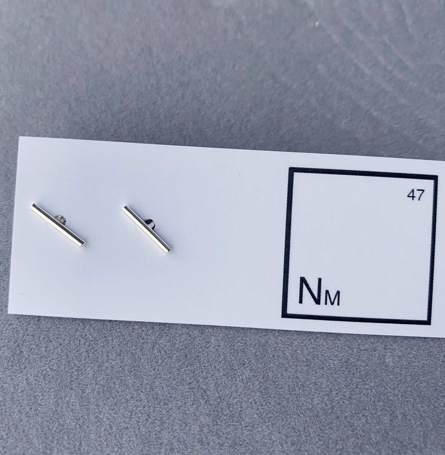 Skinny silver line studs NM47
