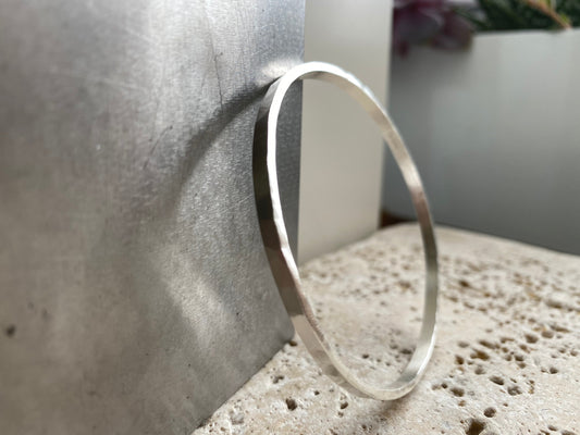 Chunky 3.5mm wide sterling silver bangle NM47