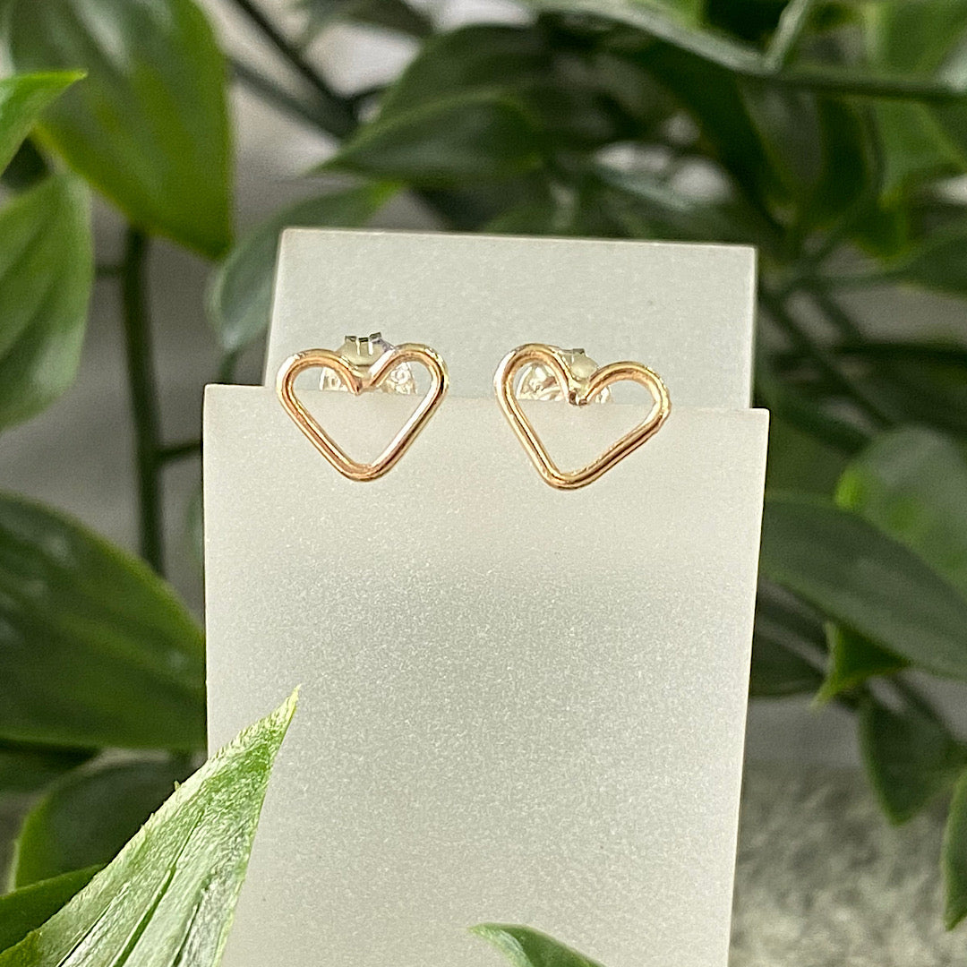 9ct gold heart clearance stud earrings