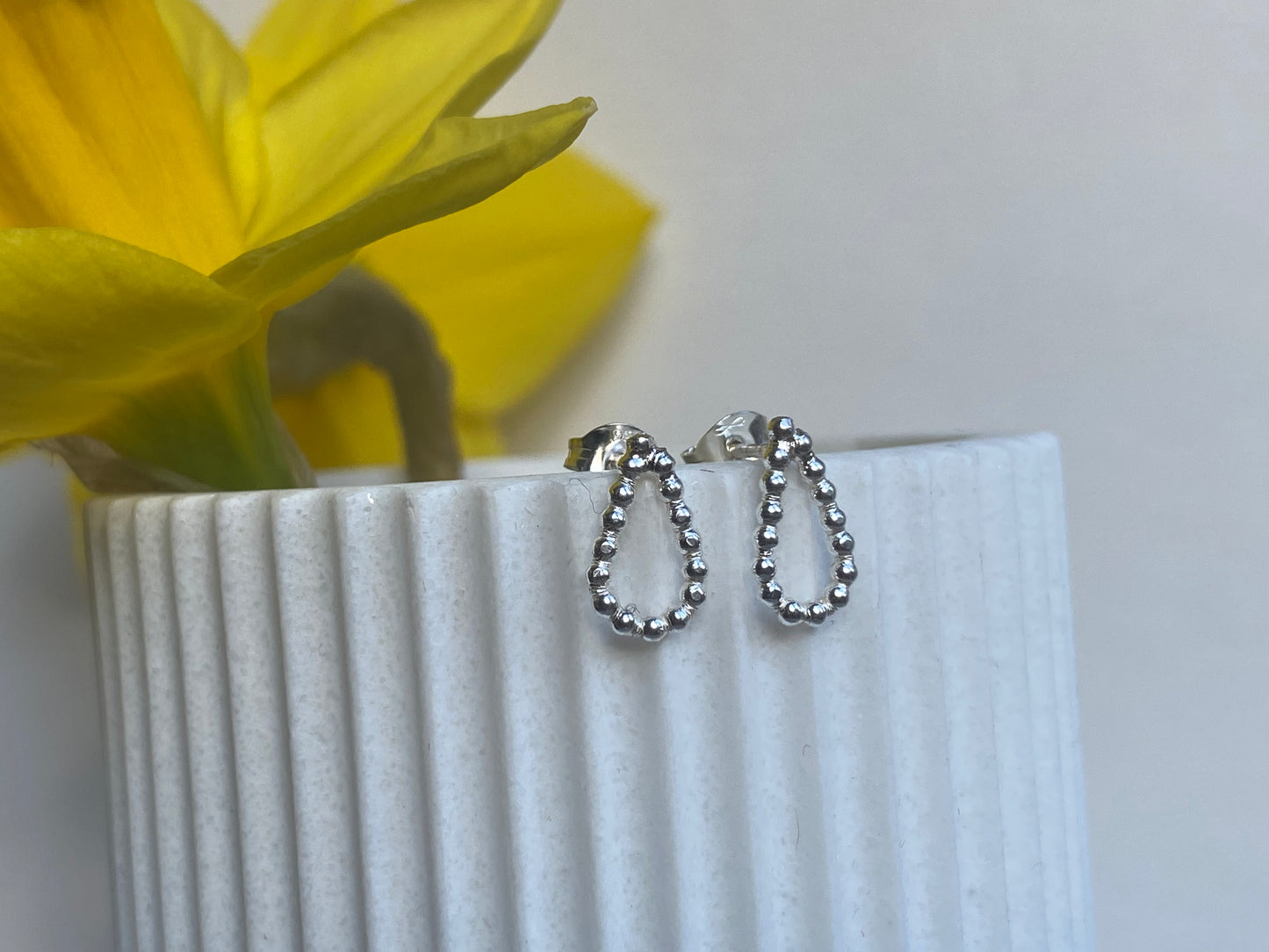 Beaded silver studs - Drop shape NM47
