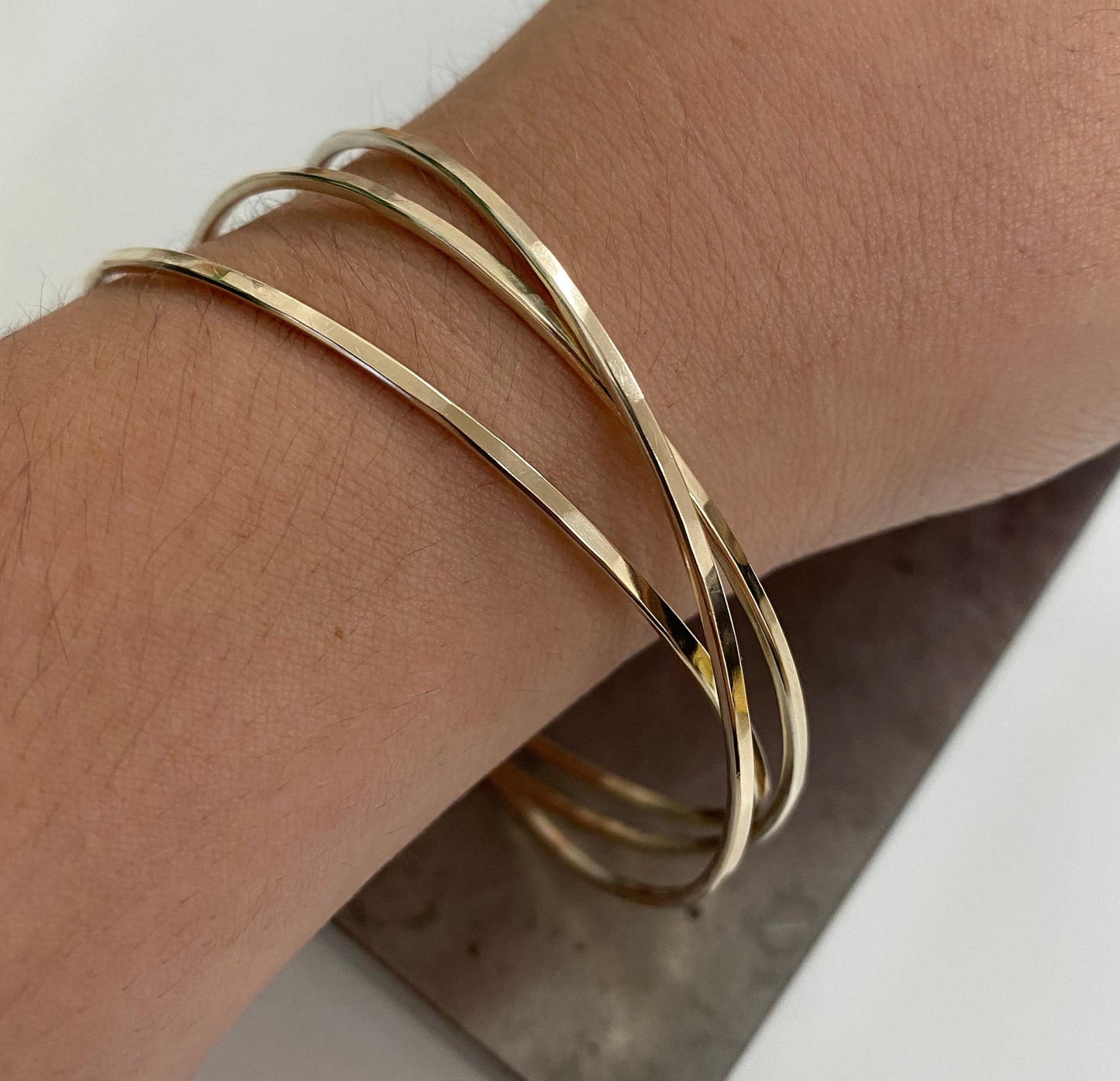 Solid 9ct recycled yellow gold interlinked bangle NM47