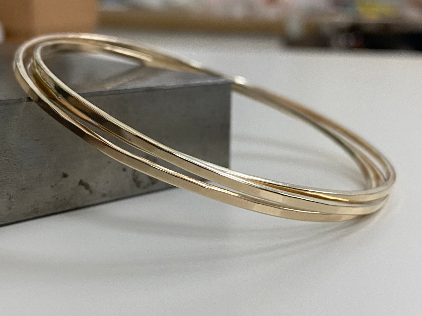Solid 9ct recycled yellow gold interlinked bangle NM47