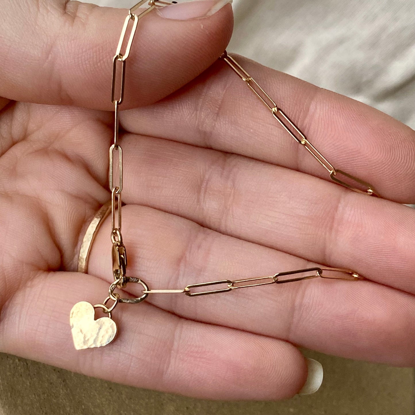 New - Solid 9ct Yellow Gold heart bracelet NM47