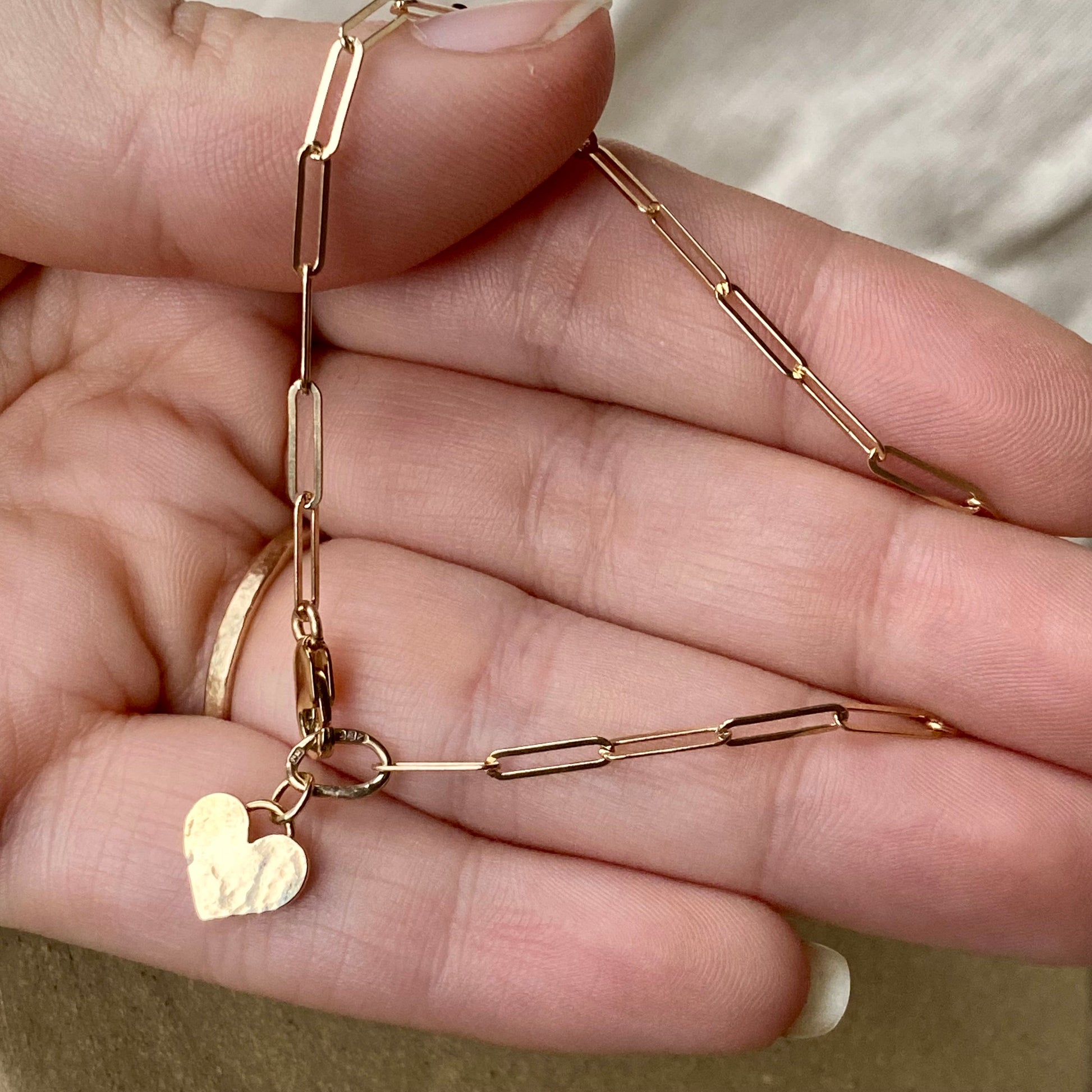 New - Solid 9ct Yellow Gold heart bracelet NM47