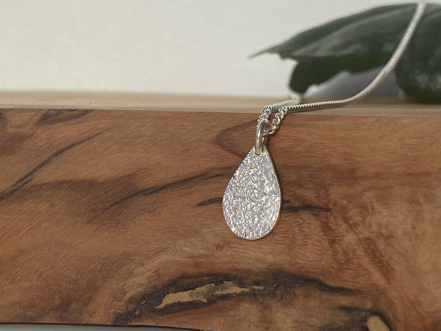Reticulated silver drop necklace