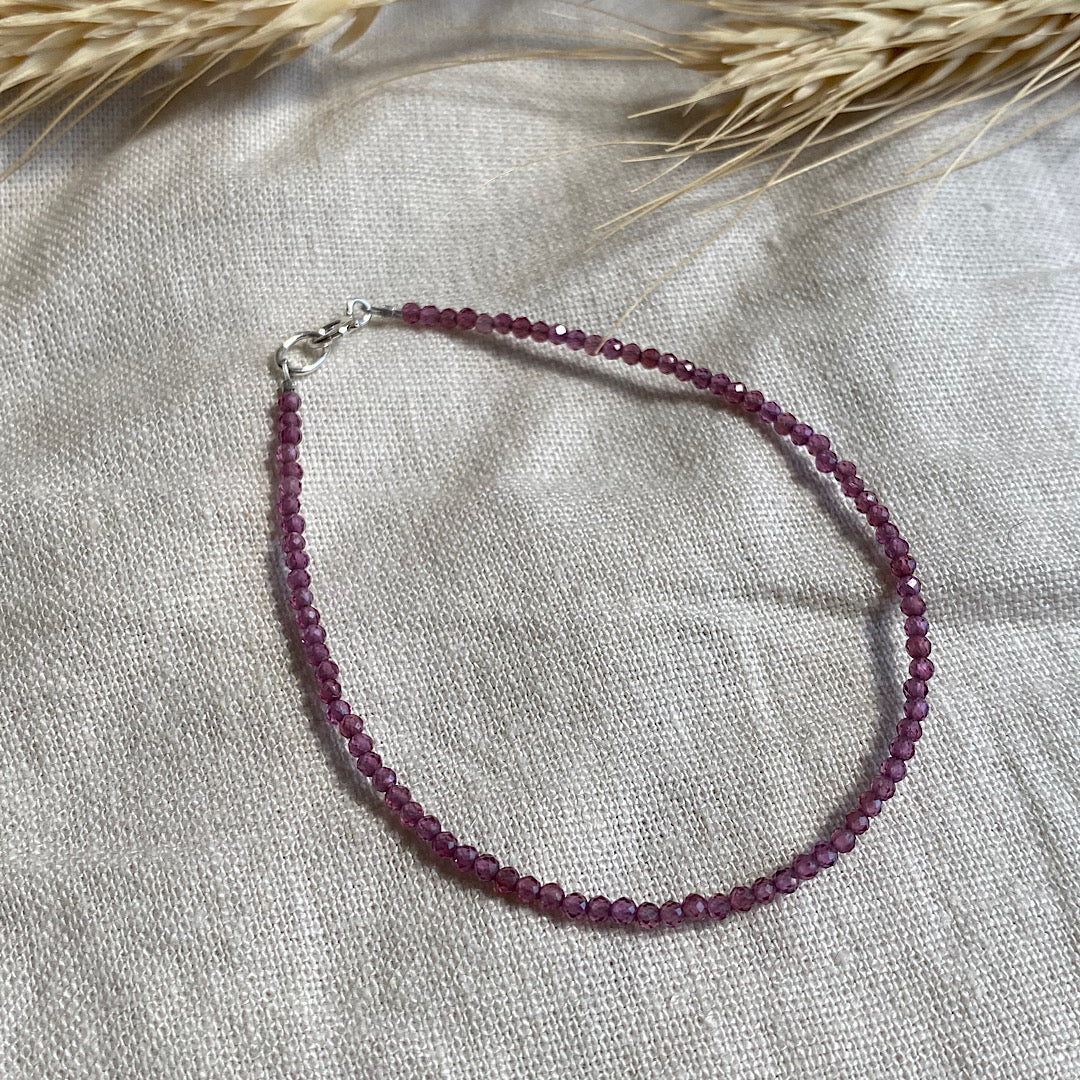 Gemstone beaded bracelet - Garnet - January birthstone NM47