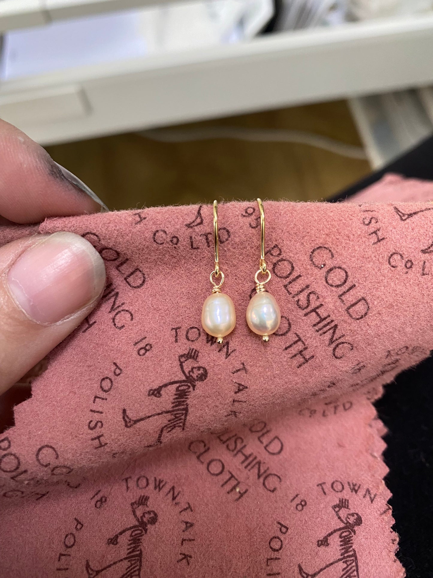 Peach Pearl Earrings - 9ct yellow gold NM47