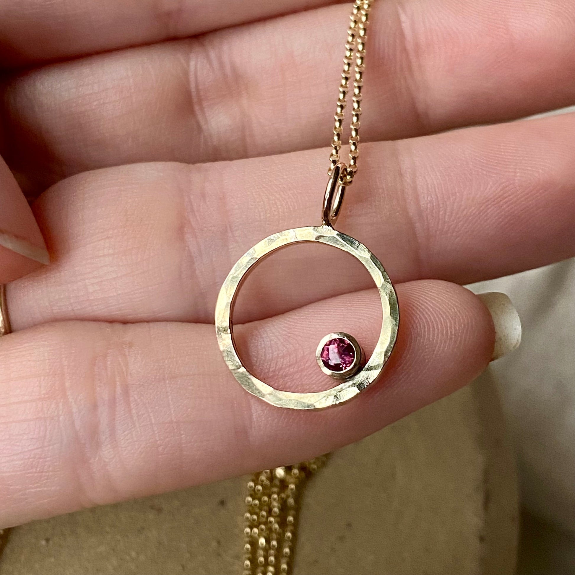 New - Solid 9ct Yellow Gold and Rhodilite Garnet sparkle necklace NM47