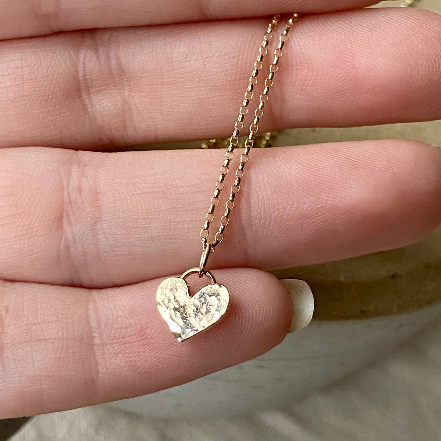 New - Solid 9ct Yellow Gold heart pendant NM47