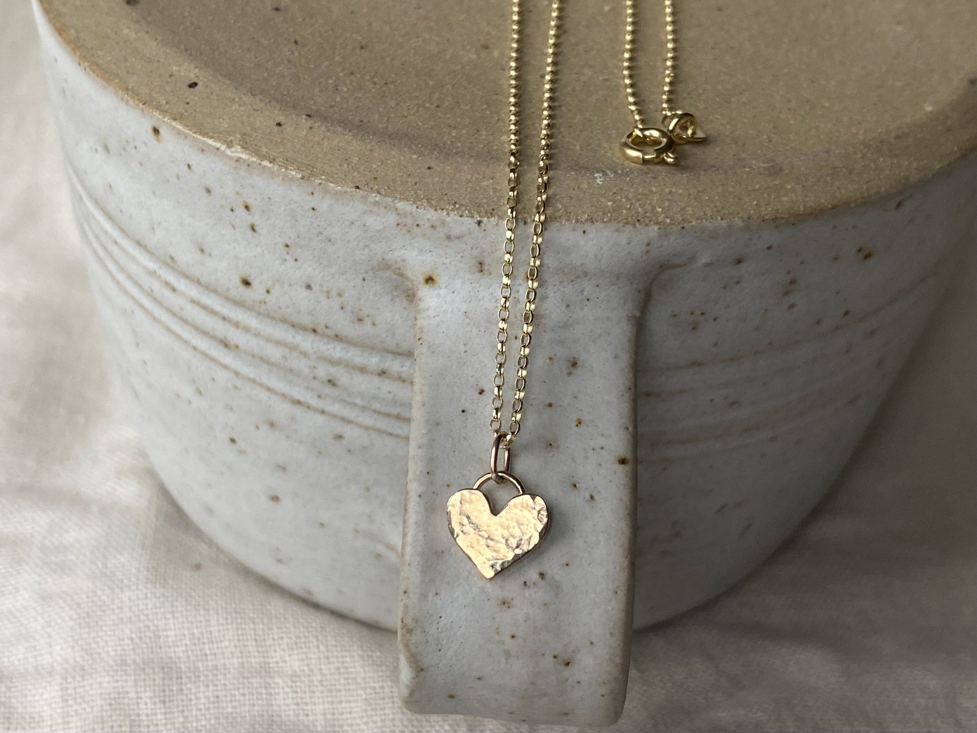 New - Solid 9ct Yellow Gold heart pendant NM47