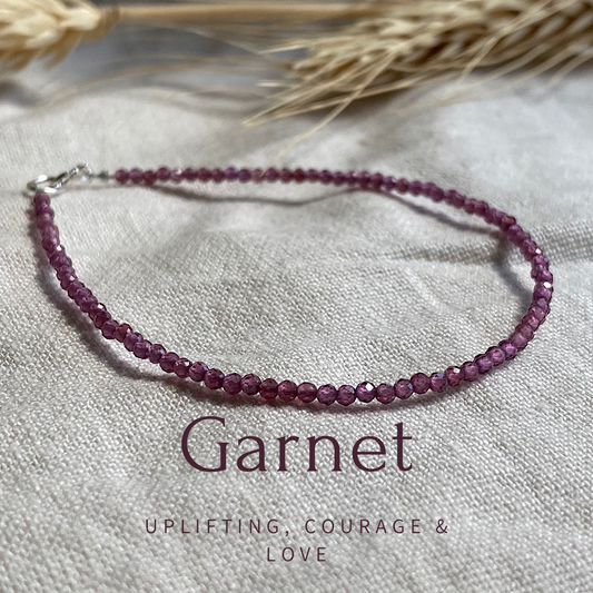 Gemstone beaded bracelet - Garnet - January birthstone NM47