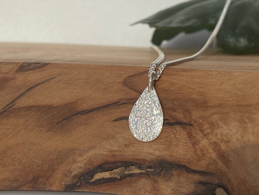 Reticulated silver drop necklace NM47