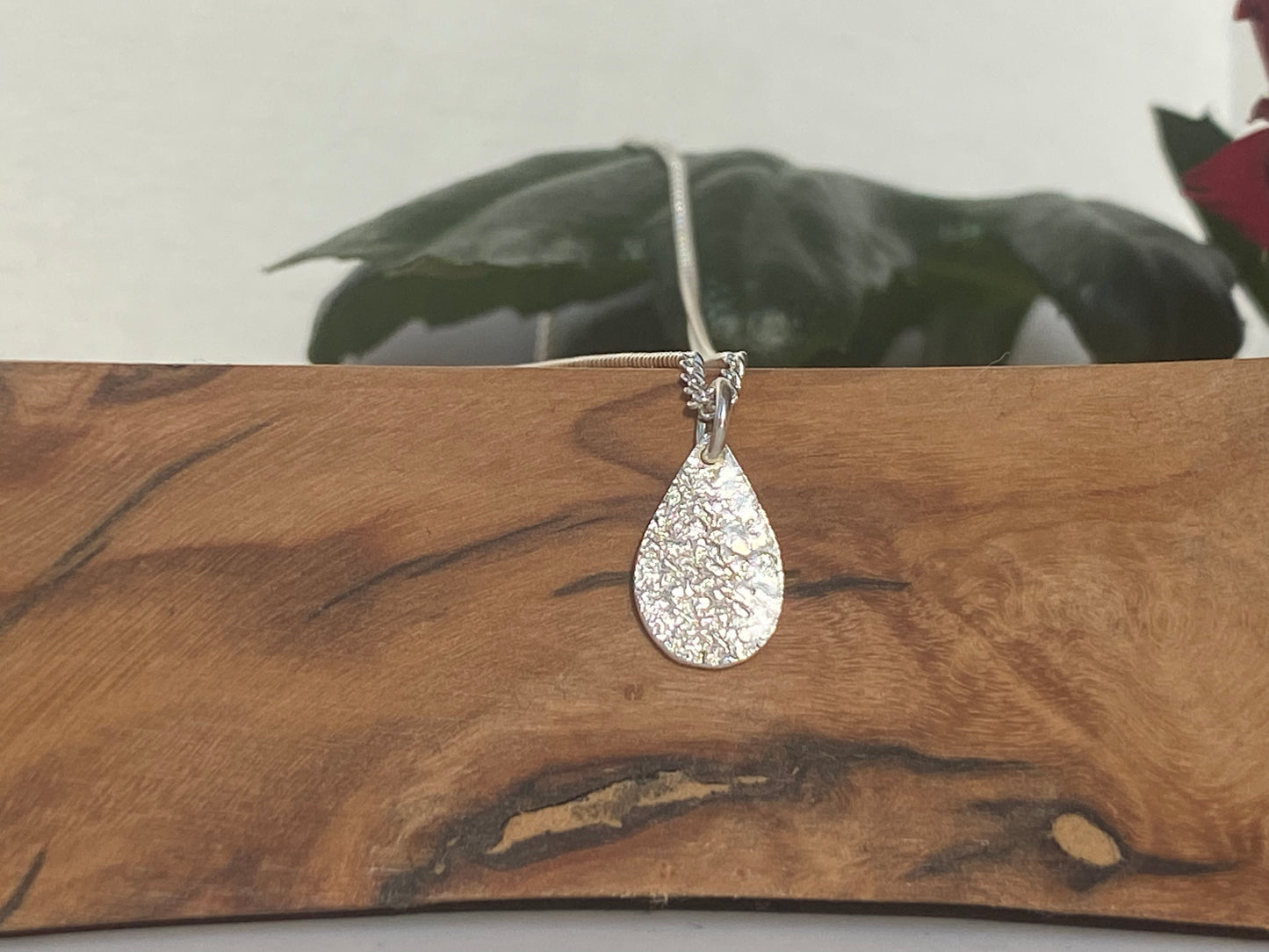 Reticulated silver drop necklace