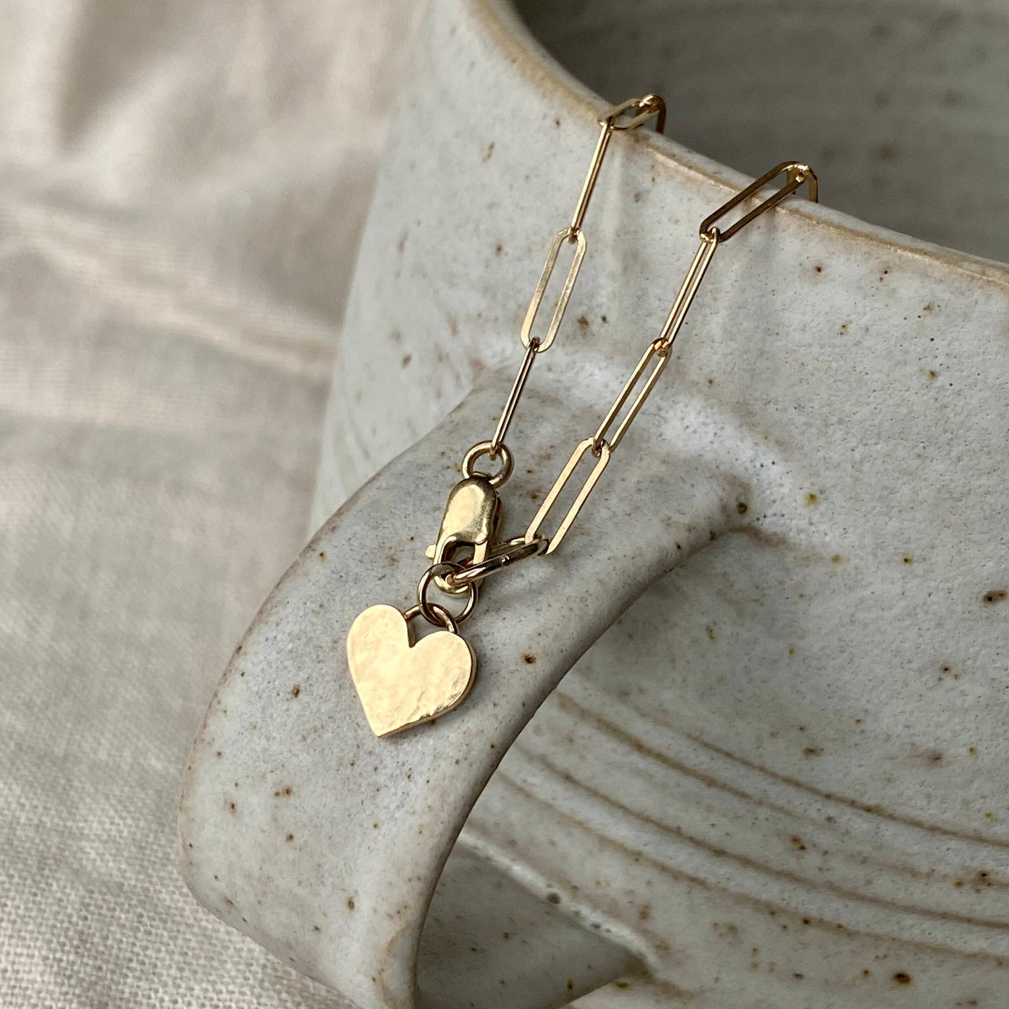 New - Solid 9ct Yellow Gold heart bracelet NM47