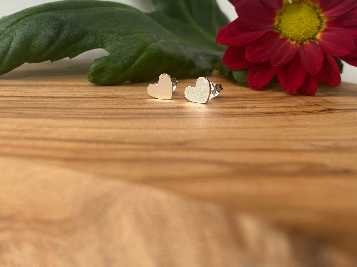 Hammered heart studs