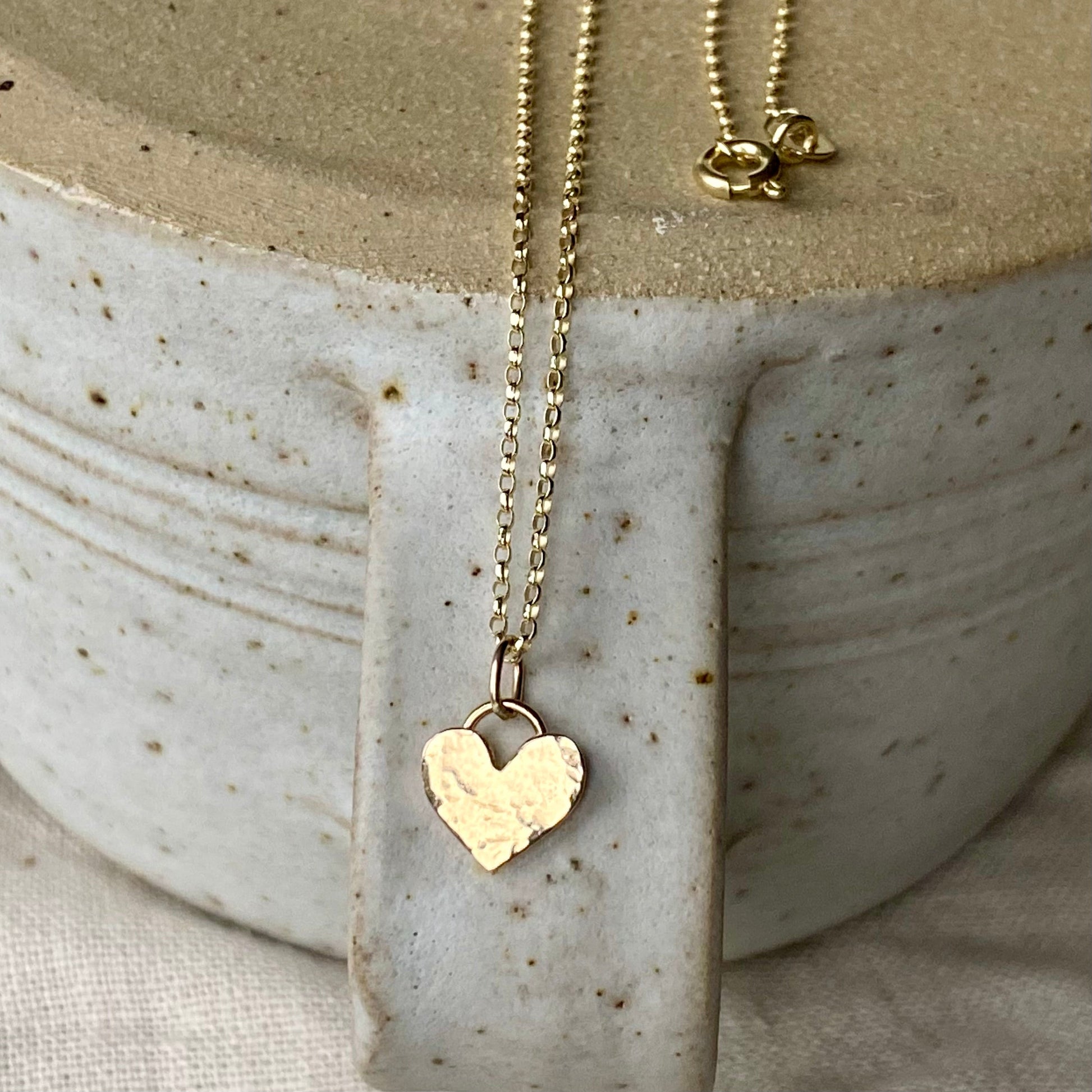 New - Solid 9ct Yellow Gold heart pendant NM47