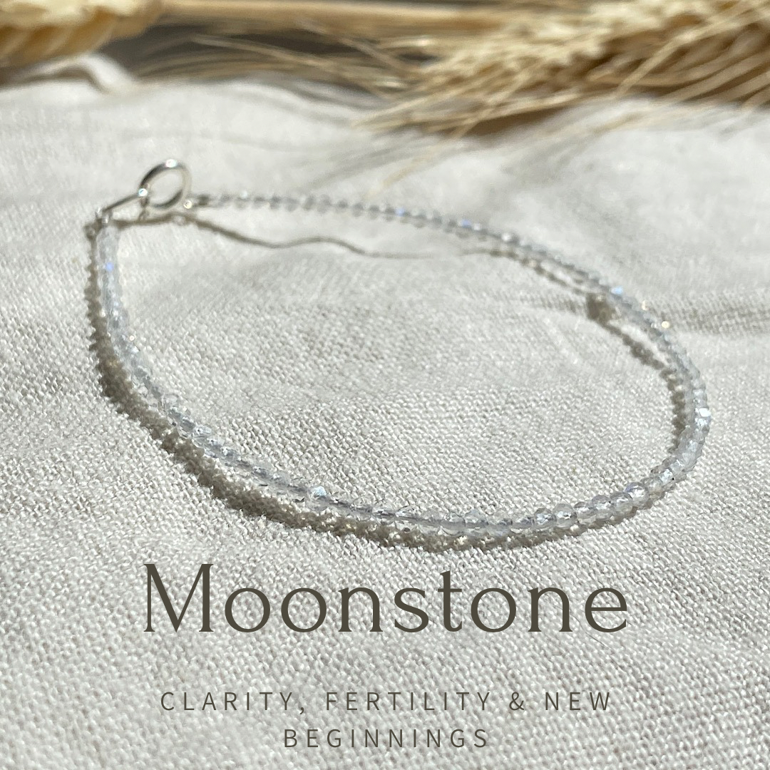 Gemstone beaded bracelet - Moonstone - June alt birthstone NM47