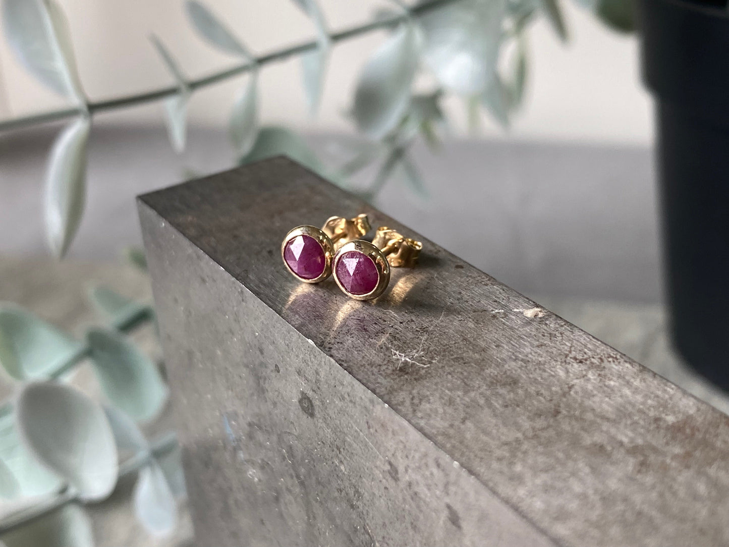Ruby and 9ct yellow gold stud earrings NM47