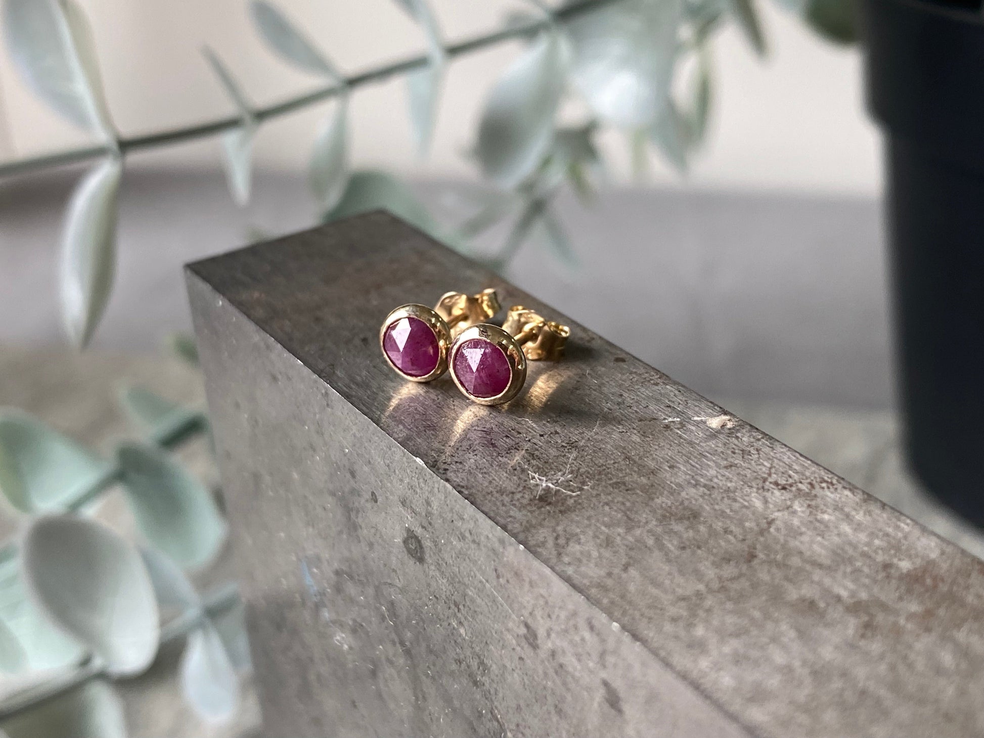 Ruby and 9ct yellow gold stud earrings NM47