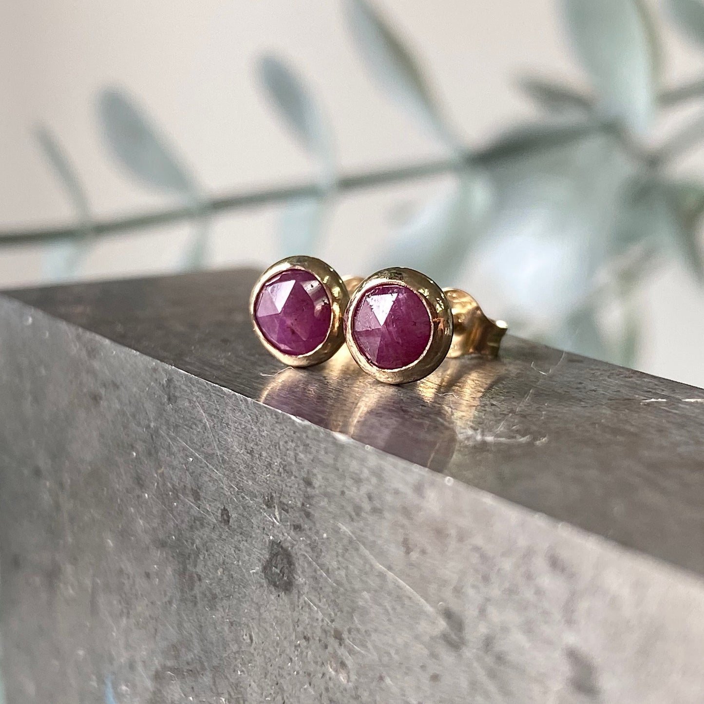 Ruby and 9ct yellow gold stud earrings NM47