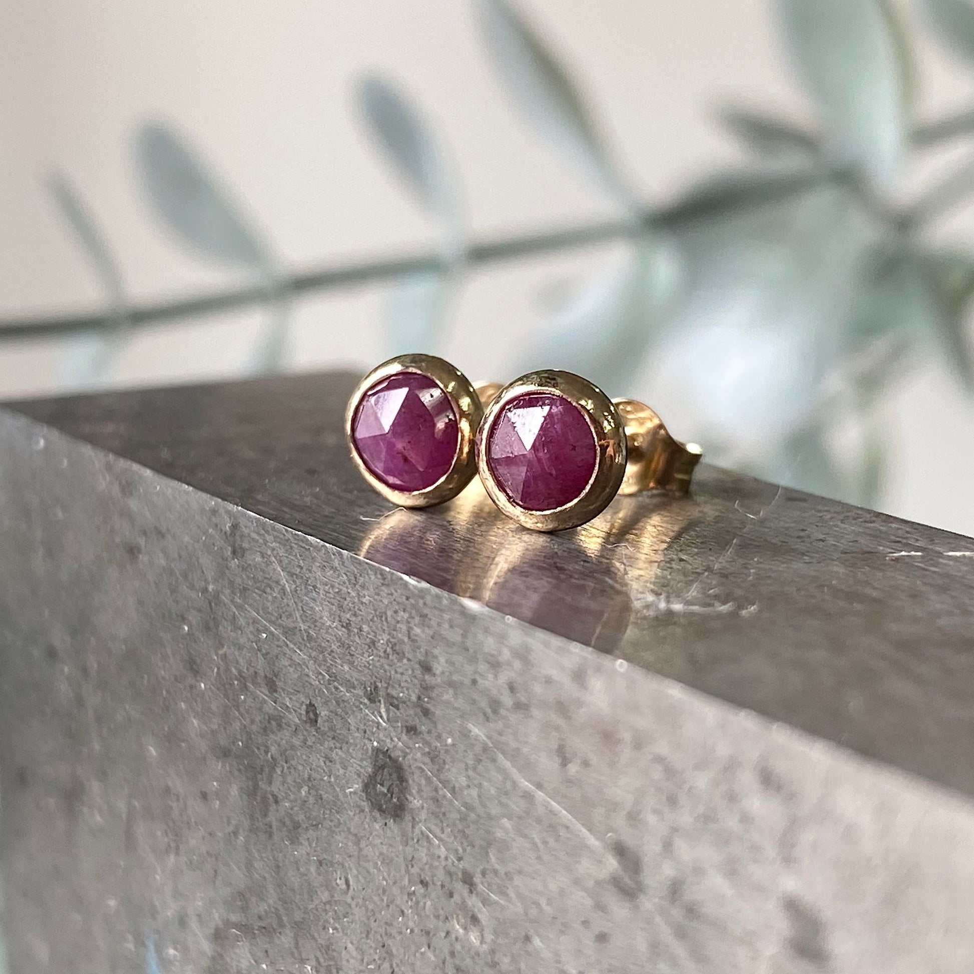 Ruby and 9ct yellow gold stud earrings NM47