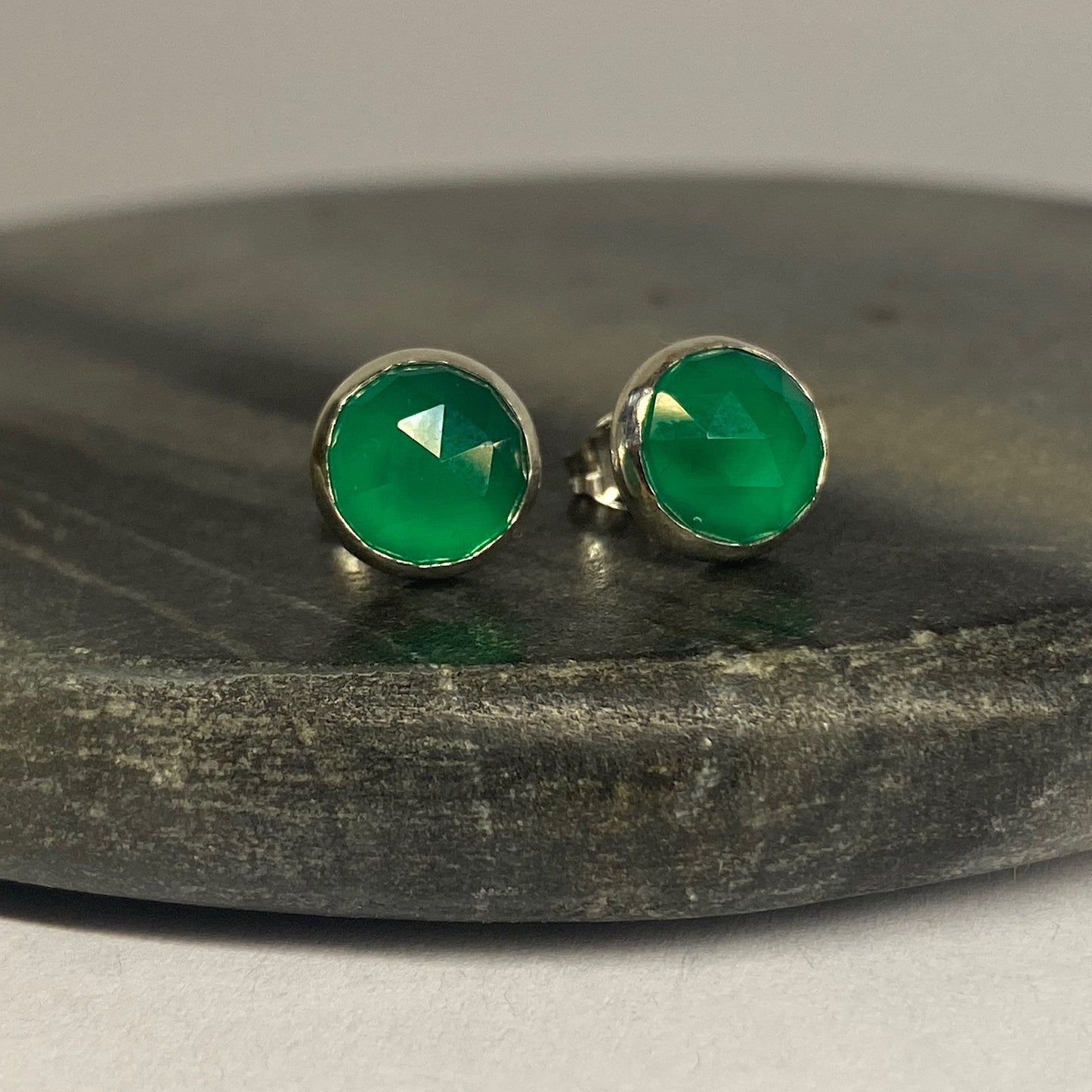 Green Onyx studs NM47