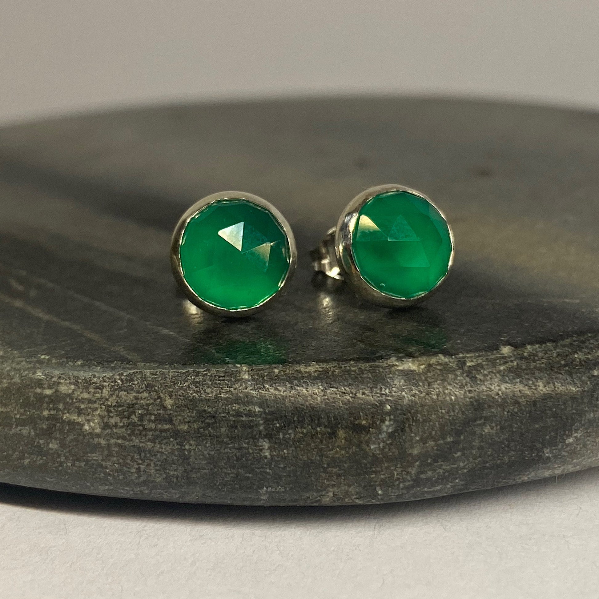 Green Onyx studs NM47