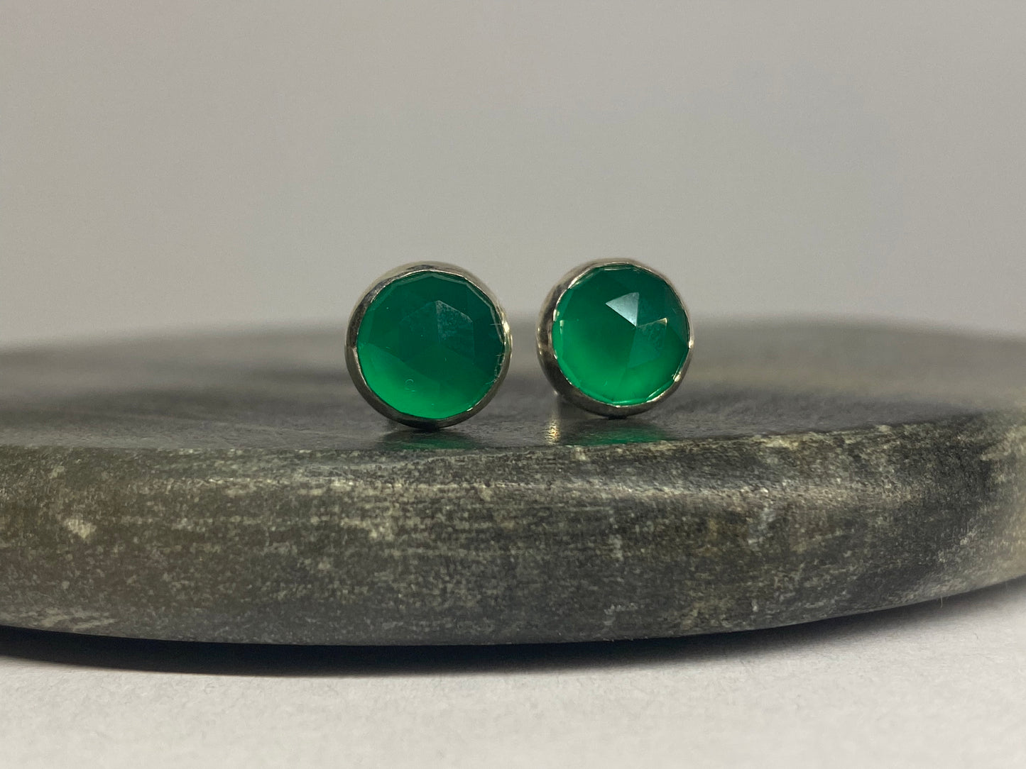 Green Onyx studs NM47