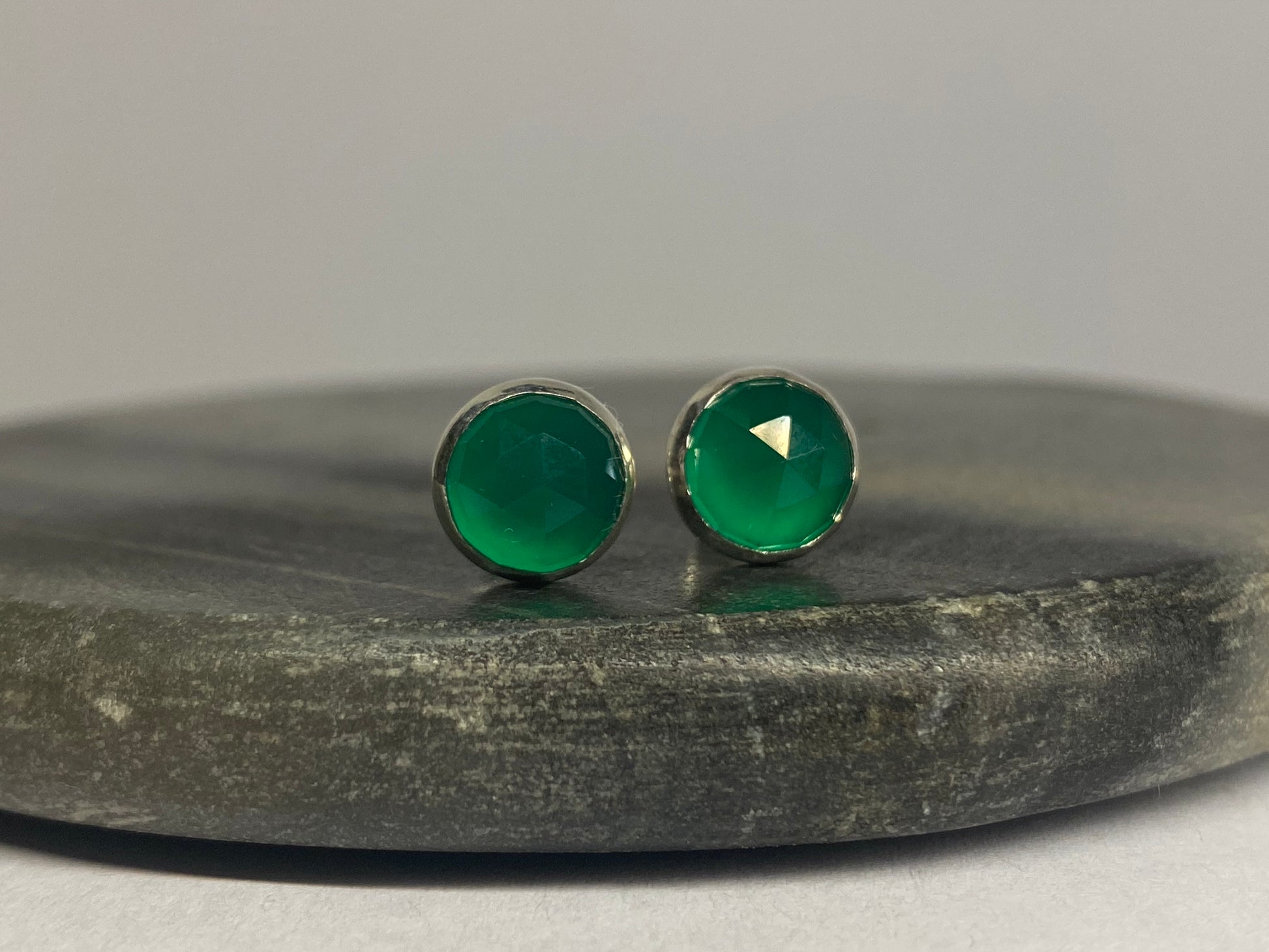 Green Onyx studs NM47
