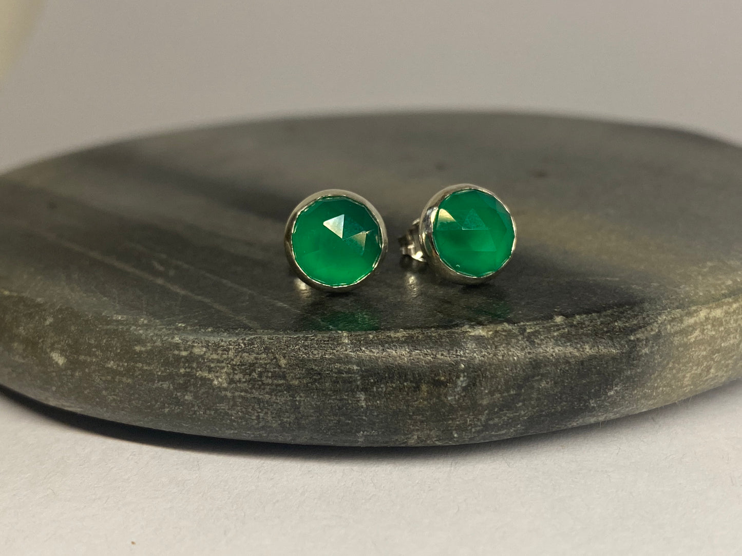 Green Onyx studs NM47