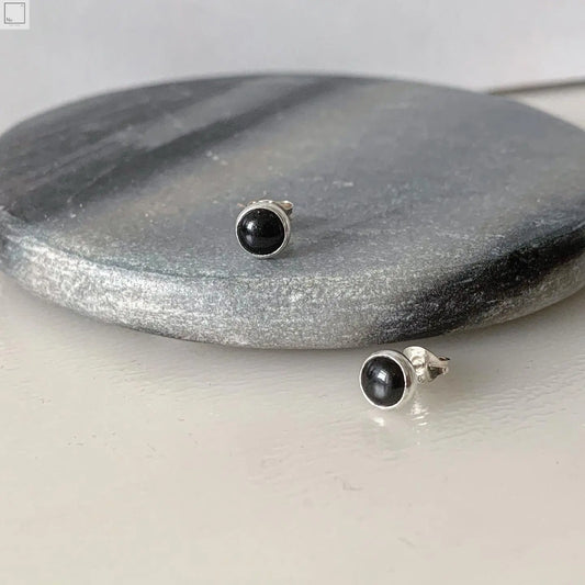 Black onyx stud earrings NM47