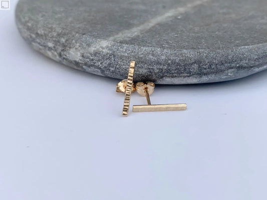 Solid 9ct Yellow Gold Hammered studs NM47