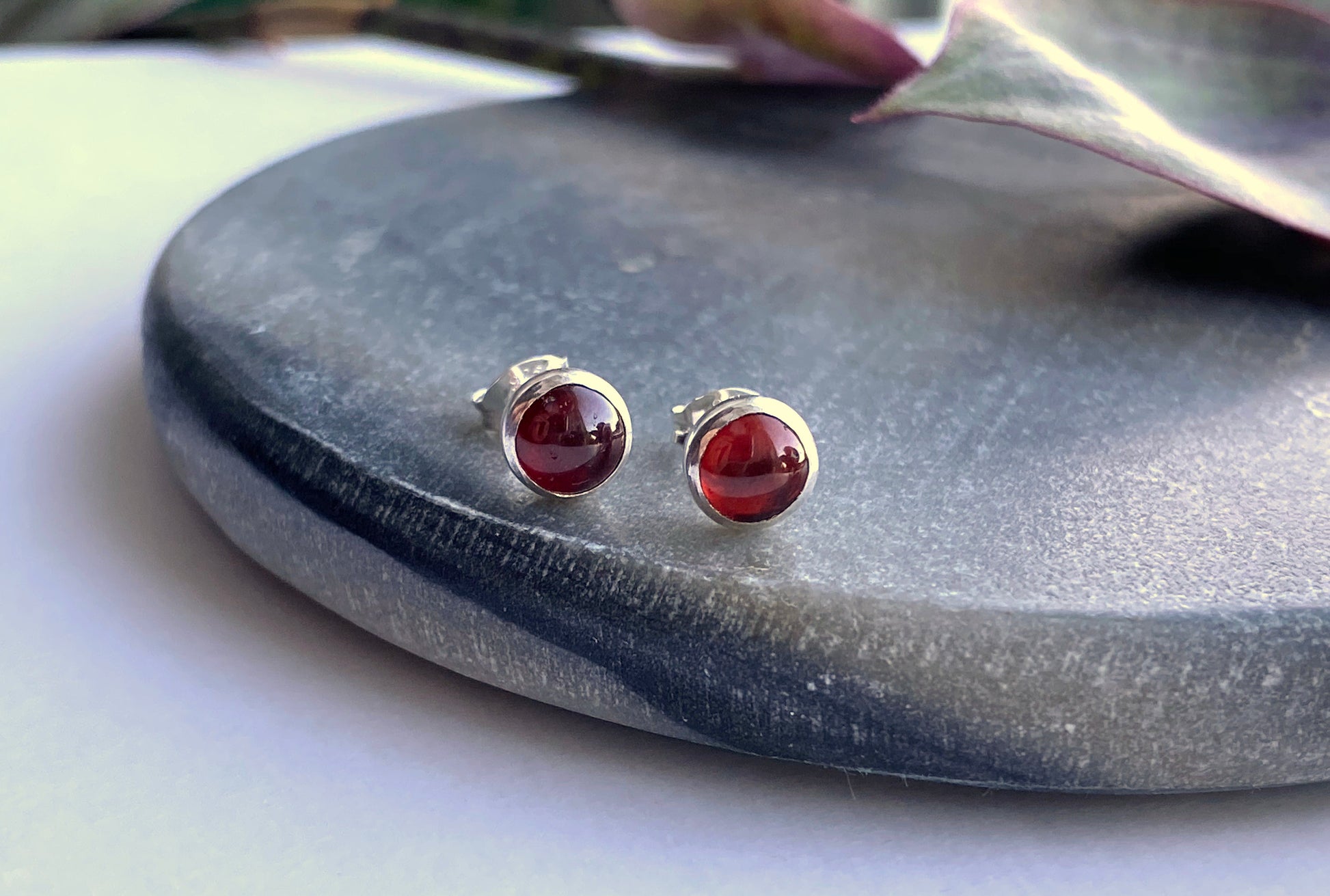 Garnet Studs NM47