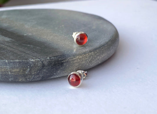 Garnet Studs NM47