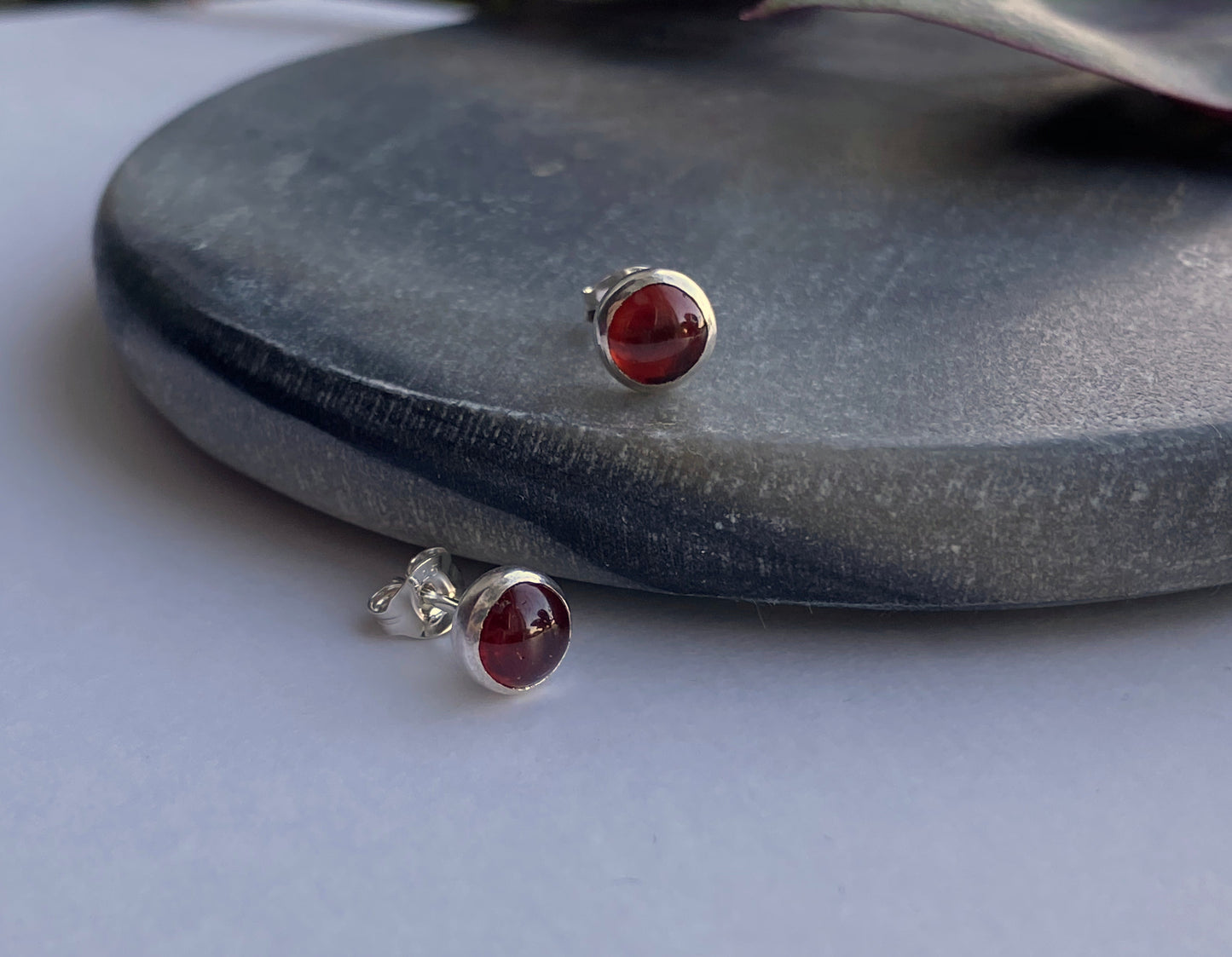 Garnet Studs NM47