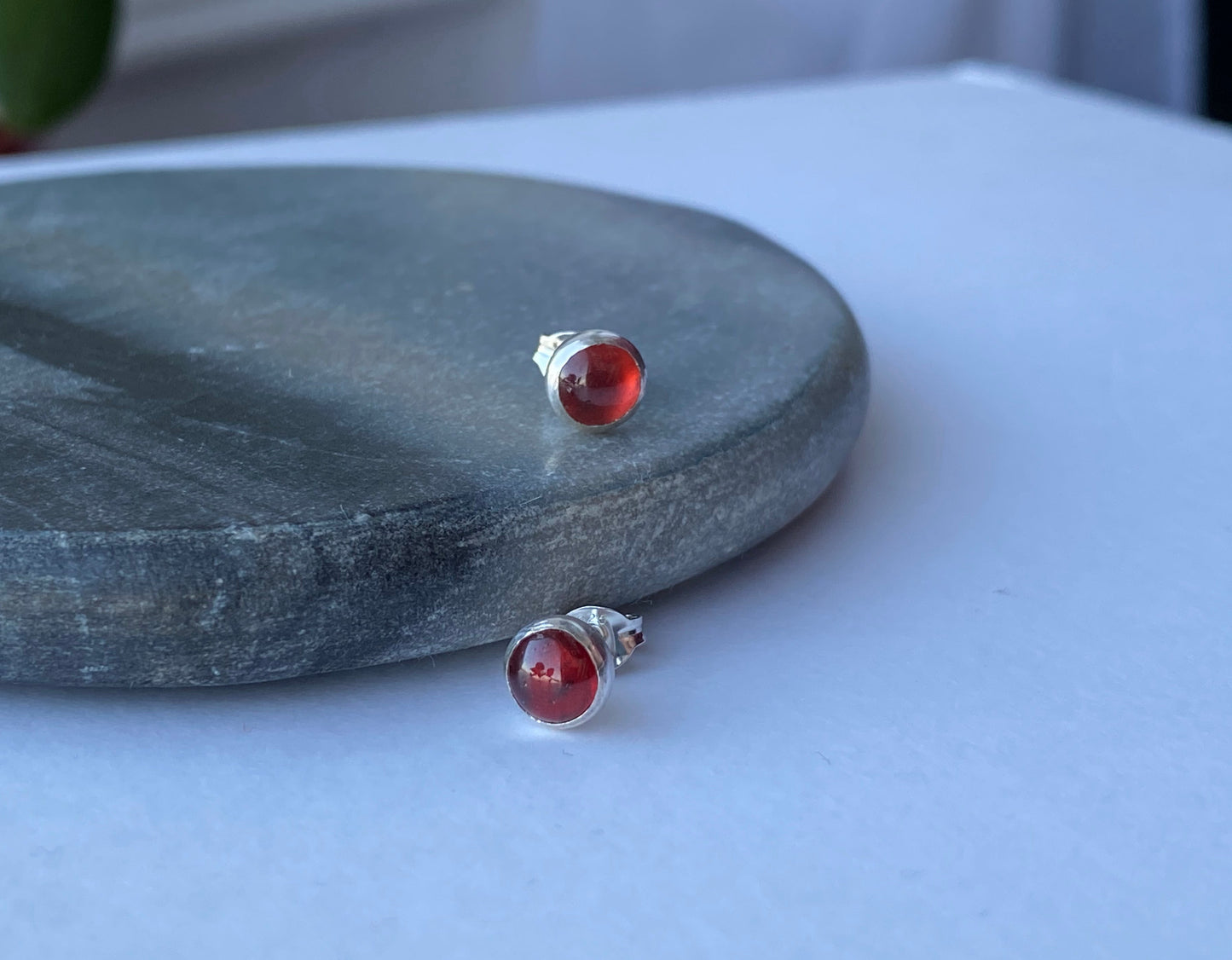 Garnet Studs NM47